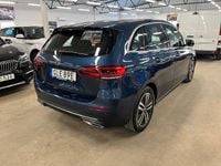 Begagnad Mercedes B180 116 HK (85 kW) 2022 Blå Minibuss