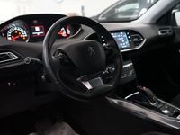 begagnad Peugeot 308 1.2 e-THP EAT Allure/P-sensorer/Keyless/Euro 6