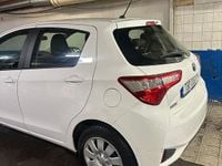 Begagnad Toyota Yaris Hybrid 101 HK (74 kW) 2019