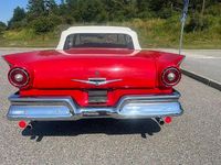 Begagnad Ford Fairlane 247 HK (181 kW) 1957 Röd Cab