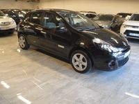 Begagnad Renault Clio II 75 HK (55 kW) 2011 Svart Halvkombi