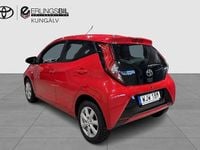 Begagnad Toyota Aygo X-play 72 HK (52 kW) 2018 Röd Halvkombi