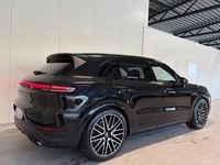 Begagnad Porsche Cayenne S E-Hybrid 520 HK (382 kW) 2024 Svart SUV