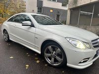 Begagnad Mercedes E200 AMG 184 HK (135 kW) 2010 Vit Sportkupé