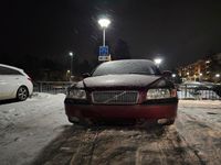 Begagnad Volvo S80 140 HK (102 kW) 2000 Mörk röd Sedan