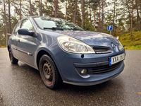 Begagnad Renault Clio R.S. Expression 98 HK (72 kW) 2004 Röd Halvkombi