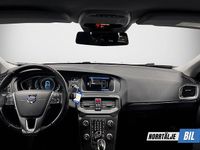 Begagnad Volvo V40 Momentum 177 HK (130 kW) 2014 Vit Halvkombi