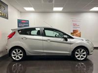 Begagnad Ford Fiesta Titanium 82 HK (60 kW) 2013 Grå Halvkombi