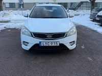 Begagnad Kia Ceed 128 HK (94 kW) 2012 Halvkombi