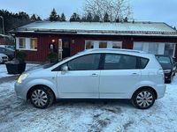 Begagnad Toyota Corolla Verso 110 HK (80 kW) 2004 Silver Minibuss