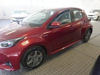 Begagnad Toyota Yaris Hybrid Active 116 HK (85 kW) 2021 Röd Halvkombi
