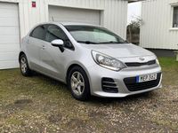 Begagnad Kia Rio 84 HK (61 kW) 2015 Grå Halvkombi