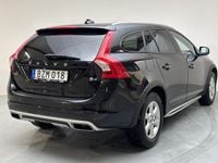 Begagnad Volvo V60 CC Momentum 190 HK (139 kW) 2016 Svart Kombi