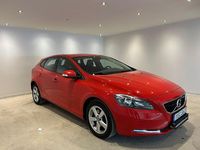 Begagnad Volvo V40 Kinetic 122 HK (89 kW) 2016 Röd Halvkombi