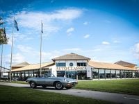 Begagnad Jaguar E-Type 201 HK (147 kW) 1967 Primerose yellow Cab