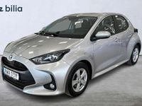 Begagnad Toyota Yaris Hybrid Active 117 HK (86 kW) 2022 Silver Halvkombi