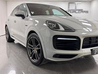 Begagnad Porsche Cayenne Platinum Edition 340 HK (250 kW) 2023 Ljusgrå SUV