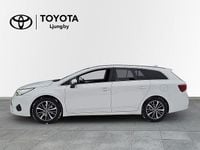 Begagnad Toyota Avensis Active 148 HK (108 kW) 2015 Vit Kombi