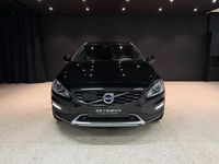 Begagnad Volvo V60 CC Momentum 190 HK (139 kW) 2018 Onyx black metallic Kombi
