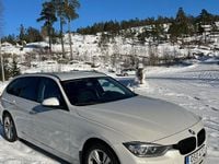 Begagnad BMW 320 184 HK (135 kW) 2015 Vit pearl Kombi