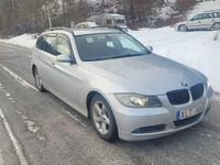 Begagnad BMW 325 218 HK (160 kW) 2006 Grå Kombi