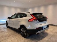 Begagnad Volvo V40 CC Momentum 152 HK (111 kW) 2018 Vit Kombi
