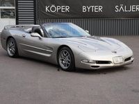 Begagnad Chevrolet Corvette 350 HK (257 kW) 1999 Light pewter metallic Cab