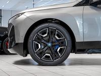 begagnad BMW iX xDrive40 Sportpaket Exclusive Innovation Comfort Drag H K 22kw 2023, SUV