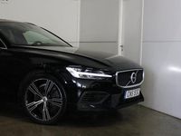 Begagnad Volvo V60 Momentum 340 HK (250 kW) 2020 Svart Kombi
