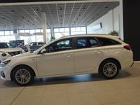 Begagnad Hyundai i30 Essential 120 HK (88 kW) 2021 Vit Kombi