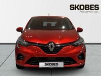 Begagnad Renault Clio V Zen 91 HK (66 kW) 2023 Röd Halvkombi