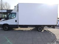 Begagnad Iveco Daily 156 HK (114 kW) 2021 Vit svart