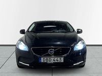 Begagnad Volvo V40 Momentum 150 HK (110 kW) 2014 Svart metallic Halvkombi