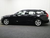 begagnad Volvo V60 B4 Diesel Mom Adv Navi Pro Edition 2022, Kombi