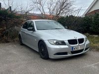Begagnad BMW 325 Comfort Edition 218 HK (160 kW) 2005 Grå Sedan
