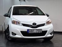 Begagnad Toyota Yaris Trend 99 HK (72 kW) 2013 Vit Halvkombi