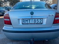 begagnad Skoda Octavia 1.6 5-dörr *Billig i drift /Drag*