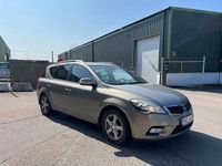 Begagnad Kia Ceed Sportswagon 128 HK (94 kW) 2011 Silver Kombi