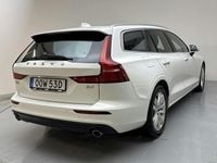 Begagnad Volvo V60 Momentum 197 HK (144 kW) 2021 Vit Kombi