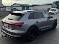 Begagnad Audi e-tron Proline 300 kW (408 HK) 2020 Grå SUV