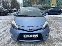 Begagnad Toyota Yaris Hybrid Active 101 HK (74 kW) 2013 Blå Halvkombi