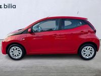 Begagnad Toyota Aygo X-play 72 HK (52 kW) 2021 Röd Halvkombi