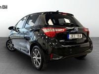 Begagnad Toyota Yaris Hybrid 73 HK (53 kW) 2019 Svart Halvkombi