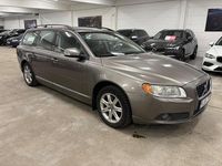 Begagnad Volvo V70 Momentum 185 HK (136 kW) 2008 Grå Kombi