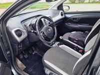 Begagnad Toyota Aygo X-play 69 HK (50 kW) 2015 Grå Halvkombi