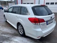 Begagnad Subaru Legacy 151 HK (111 kW) 2010 Vit Kombi
