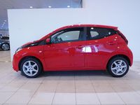 Begagnad Toyota Aygo X-play 72 HK (52 kW) 2021 Röd Halvkombi