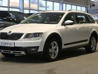 Begagnad Skoda Octavia Scout Business Line 184 HK (135 kW) 2015 Vit Kombi