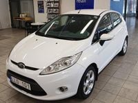 Begagnad Ford Fiesta 90 HK (66 kW) 2009 Frozen white Halvkombi