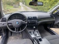 begagnad BMW 325 i E46